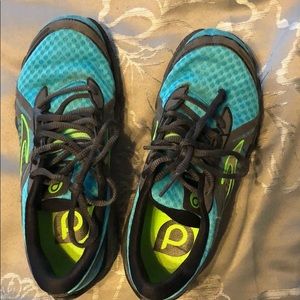 Brooks running shoe 7.5 med